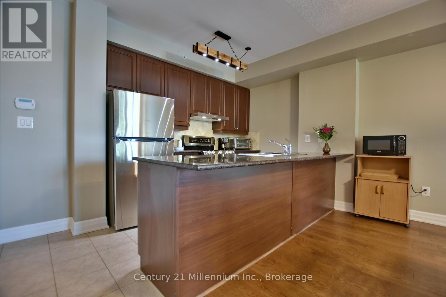 208 - 1 Shipyard Lane, Collingwood, Ontario  L9Y 0W2 - Photo 5 - S12905134