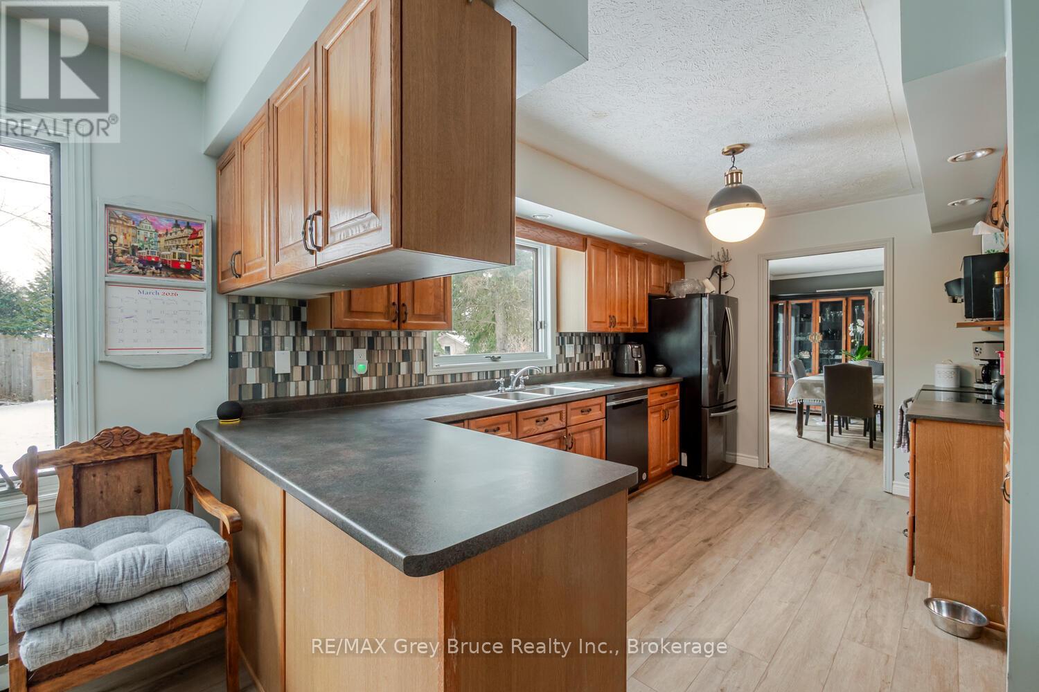6 Kirkland Place, South Bruce Peninsula, Ontario  N0H 2G0 - Photo 8 - X12909674