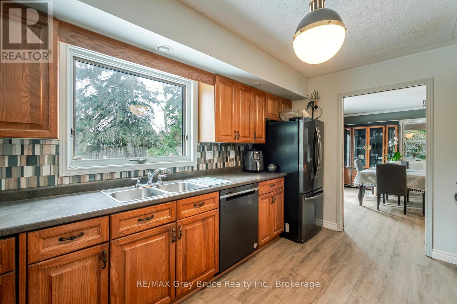 6 Kirkland Place, South Bruce Peninsula, Ontario  N0H 2G0 - Photo 9 - X12909674