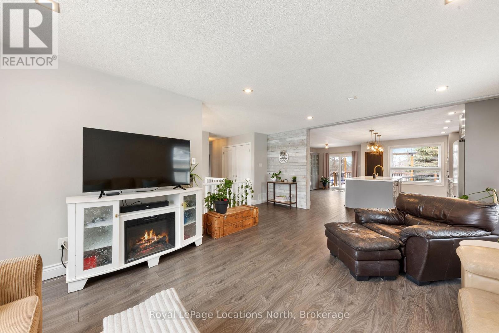 58 Lamont Creek Drive, Wasaga Beach, Ontario  L9Z 1J9 - Photo 5 - S12912914