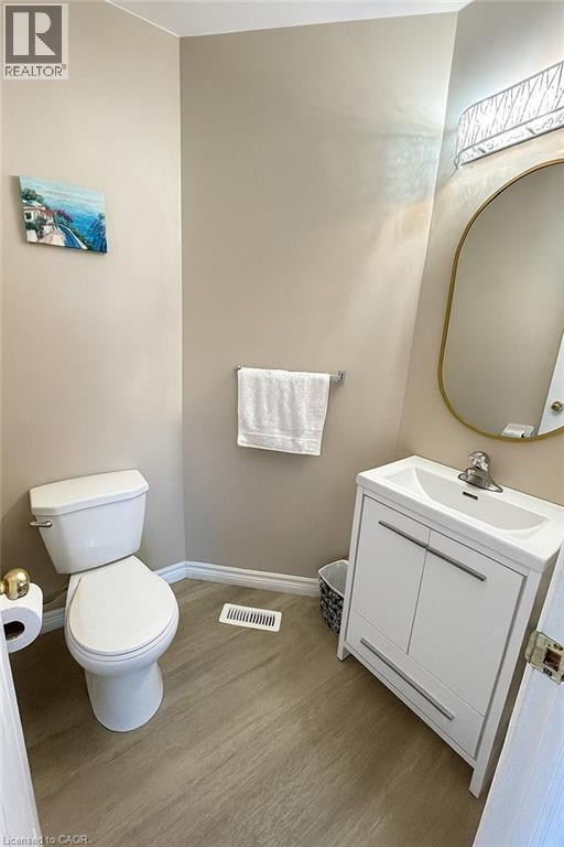 988 Prosperity Court, London, Ontario  N5V 5C7 - Photo 4 - 40814471