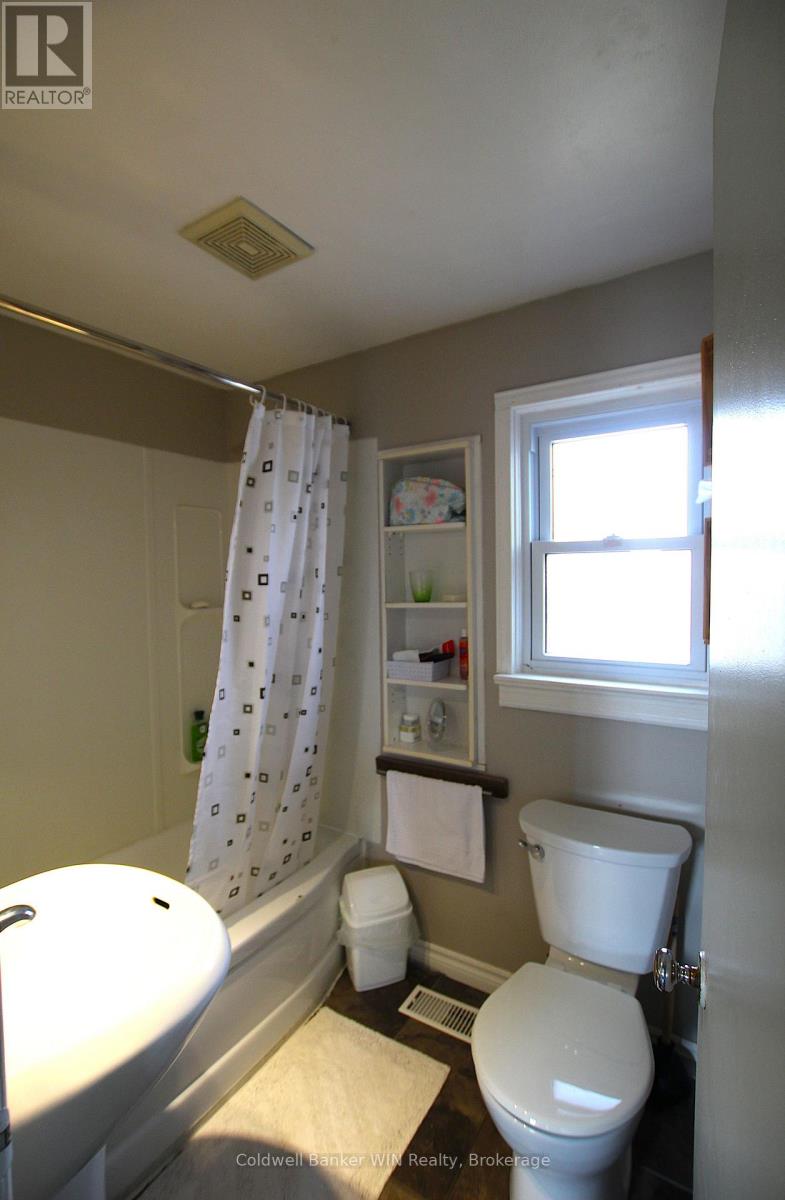 383 Wellington Street E, Wellington North, Ontario  N0G 2L2 - Photo 13 - X12916450