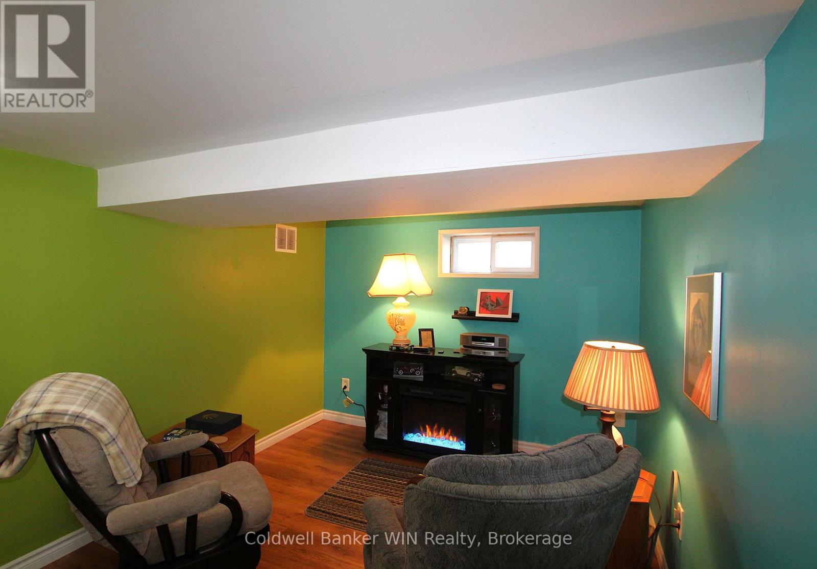 383 Wellington Street E, Wellington North, Ontario  N0G 2L2 - Photo 18 - X12916450