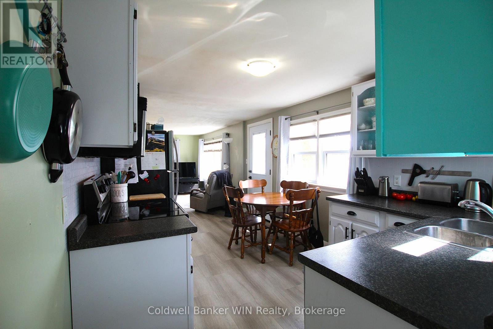 383 Wellington Street E, Wellington North, Ontario  N0G 2L2 - Photo 4 - X12916450