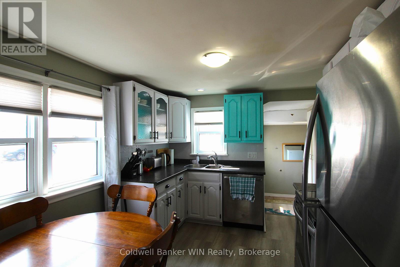 383 Wellington Street E, Wellington North, Ontario  N0G 2L2 - Photo 5 - X12916450