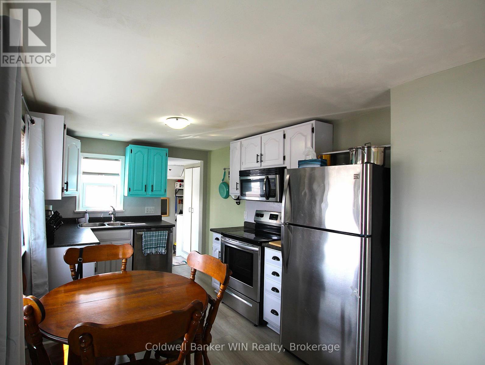 383 Wellington Street E, Wellington North, Ontario  N0G 2L2 - Photo 6 - X12916450