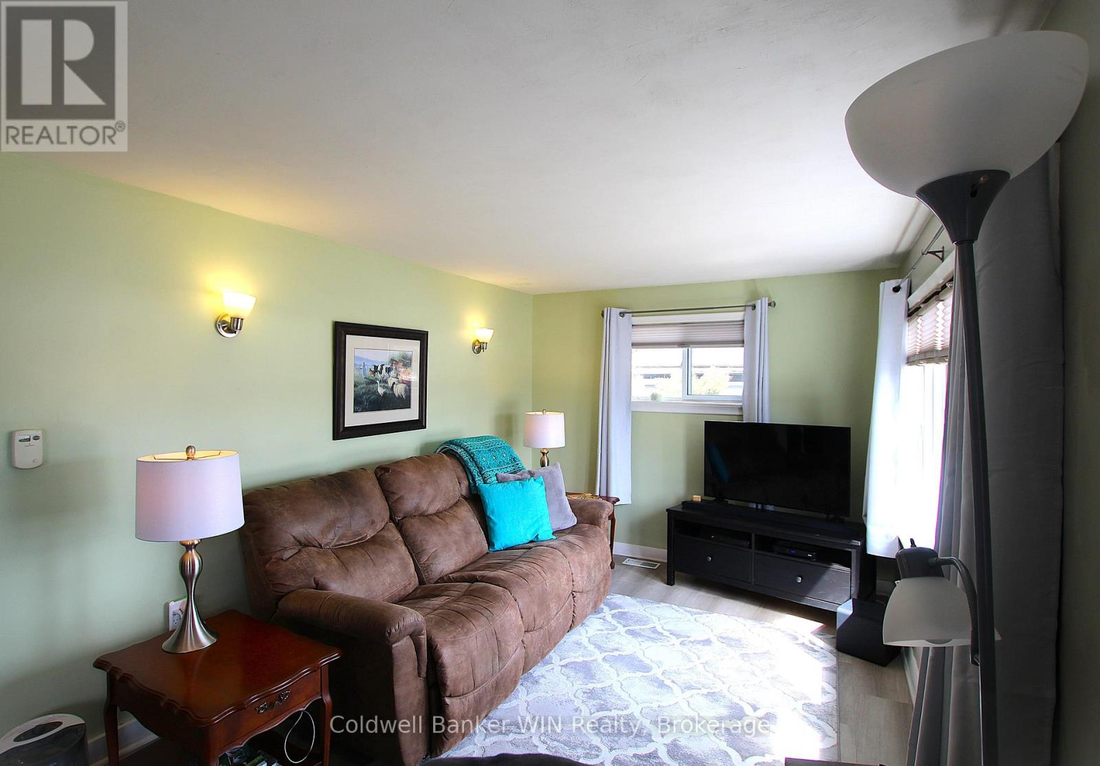 383 Wellington Street E, Wellington North, Ontario  N0G 2L2 - Photo 7 - X12916450