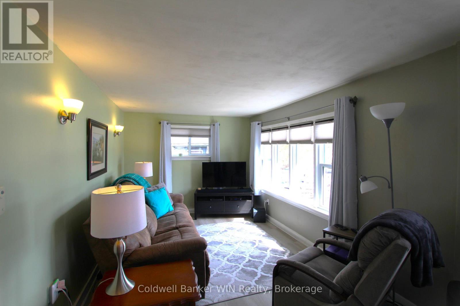 383 Wellington Street E, Wellington North, Ontario  N0G 2L2 - Photo 8 - X12916450