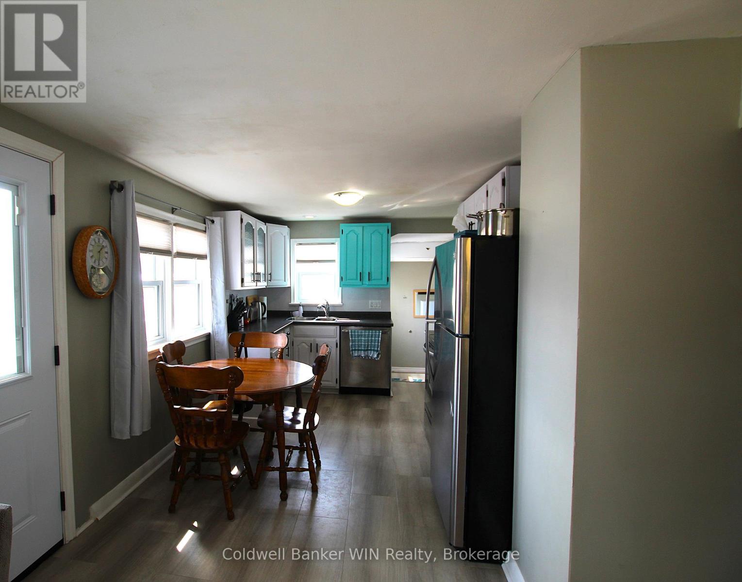 383 Wellington Street E, Wellington North, Ontario  N0G 2L2 - Photo 9 - X12916450