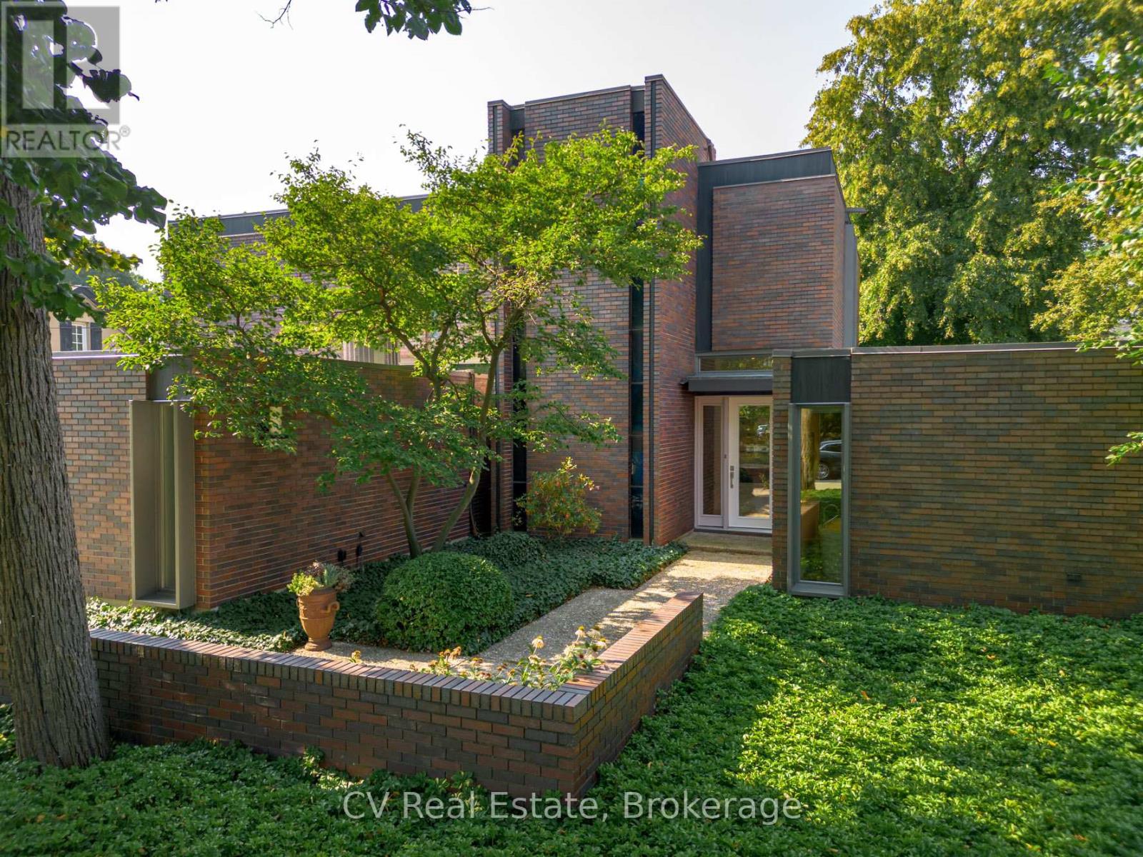 31 Auchmar Road, Hamilton, Ontario  L9C 1C6 - Photo 35 - X12920776