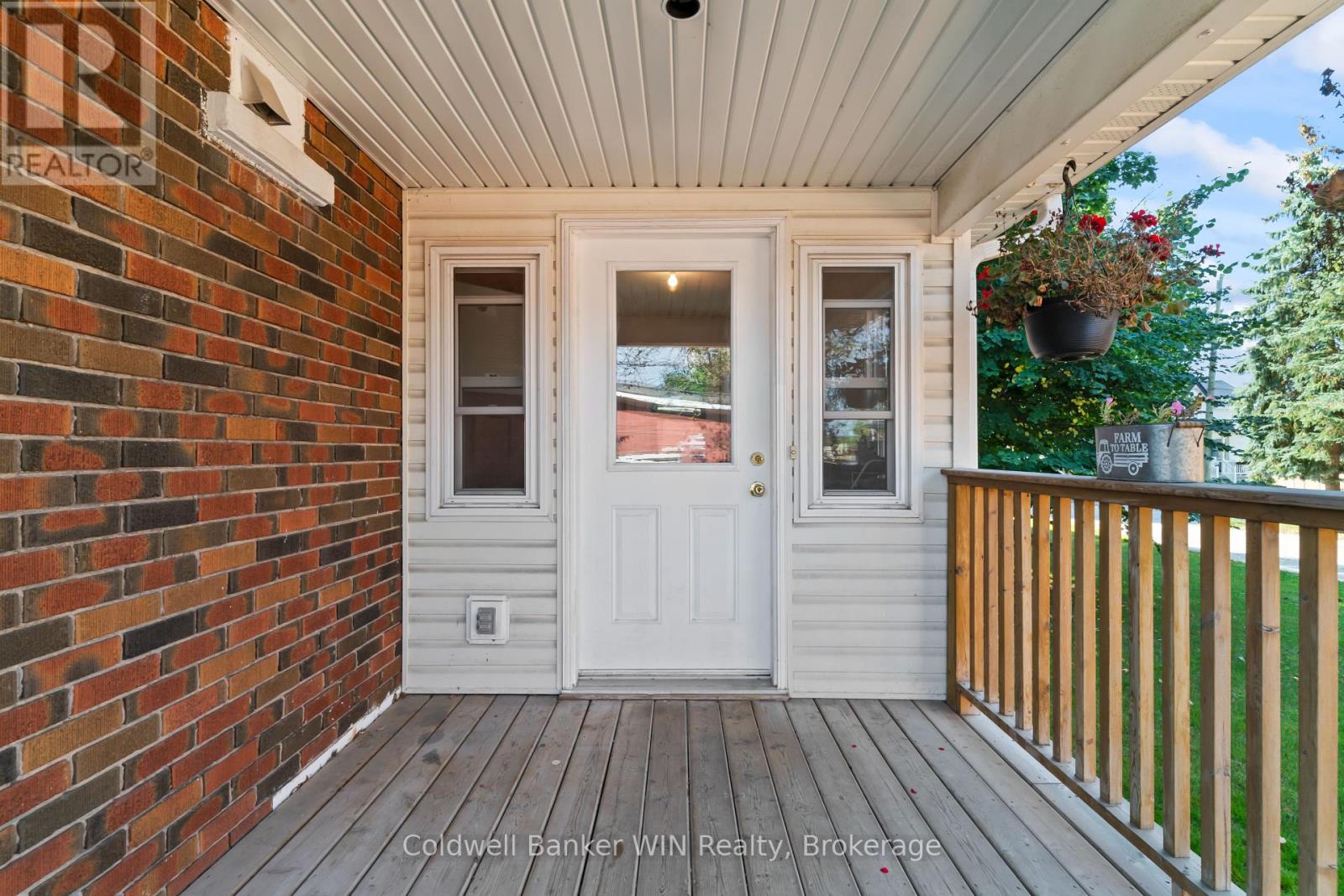 121 Queen Street W, Wellington North, Ontario  N0G 2L1 - Photo 2 - X12923454