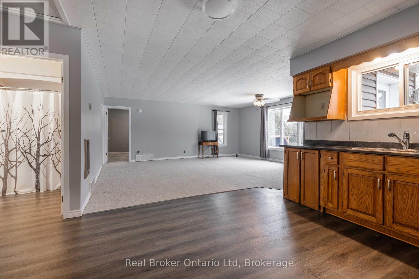16 Twin River Drive N, South Bruce Peninsula, Ontario  N0H 2T0 - Photo 8 - X12927748