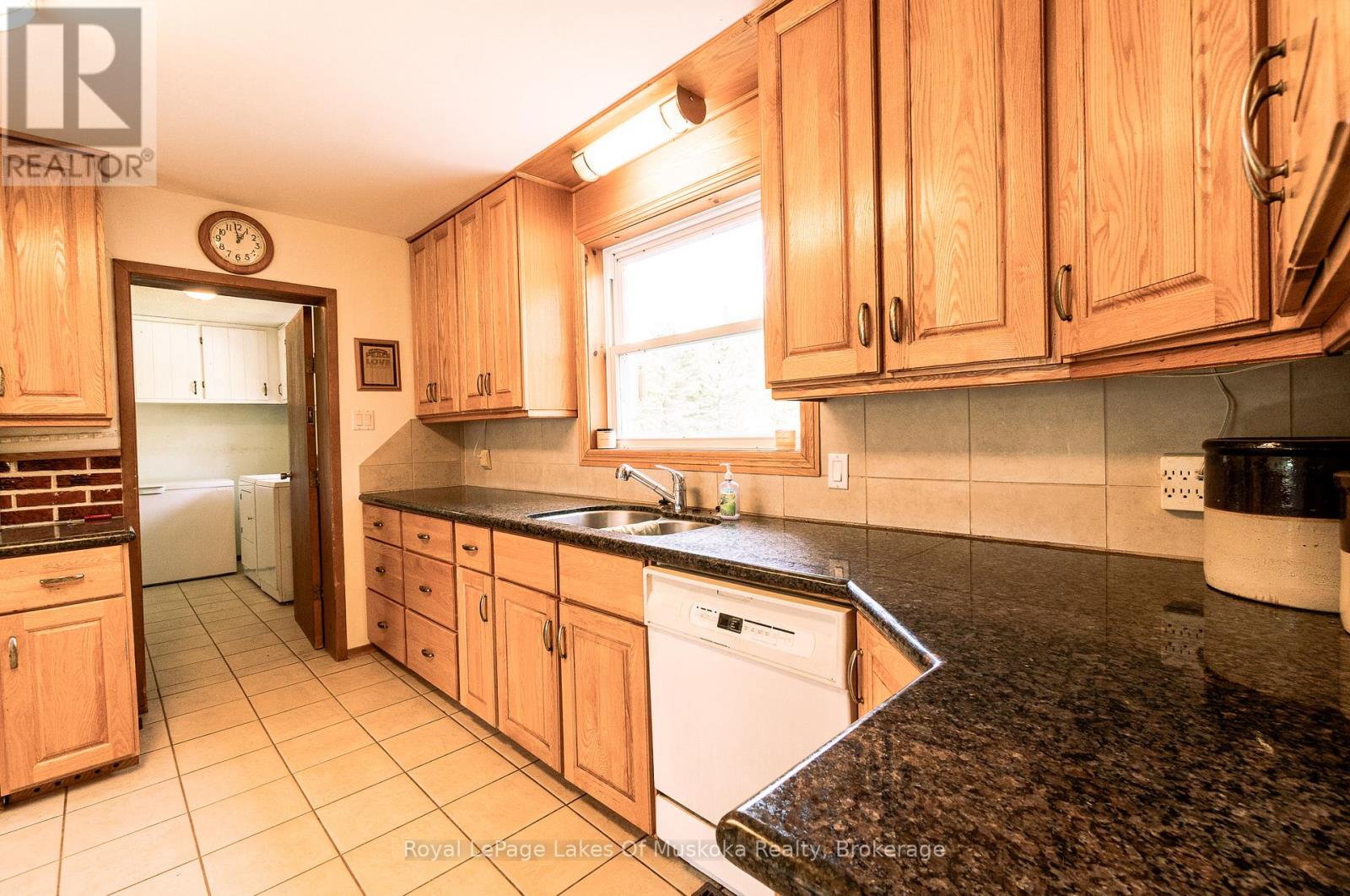 96 520 Highway W, Burk's Falls, Ontario  P0C 1A0 - Photo 15 - X12928874