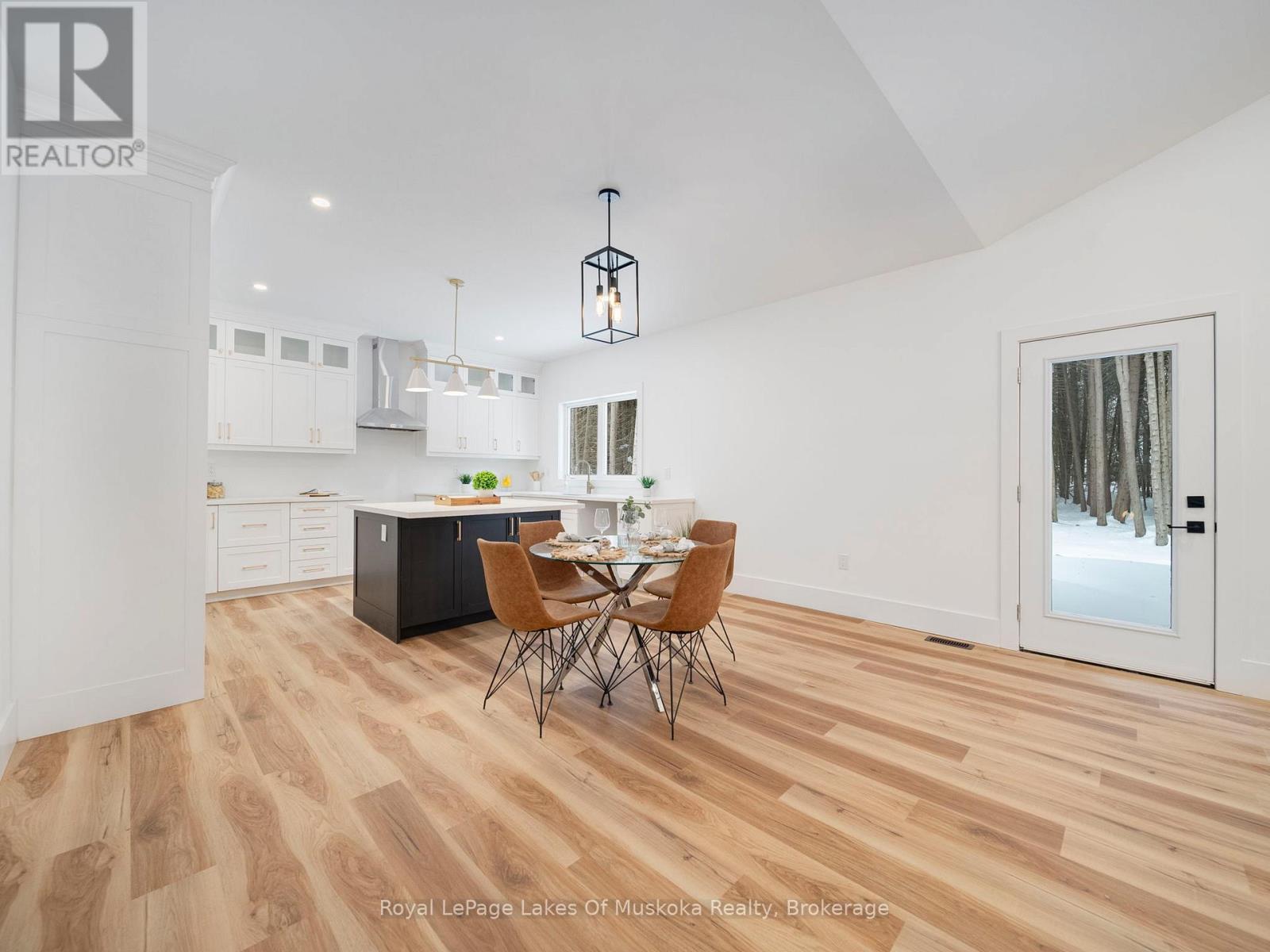 9 Meadow Acres Road, Oro-Medonte, Ontario  L0K 2G1 - Photo 10 - S12930062