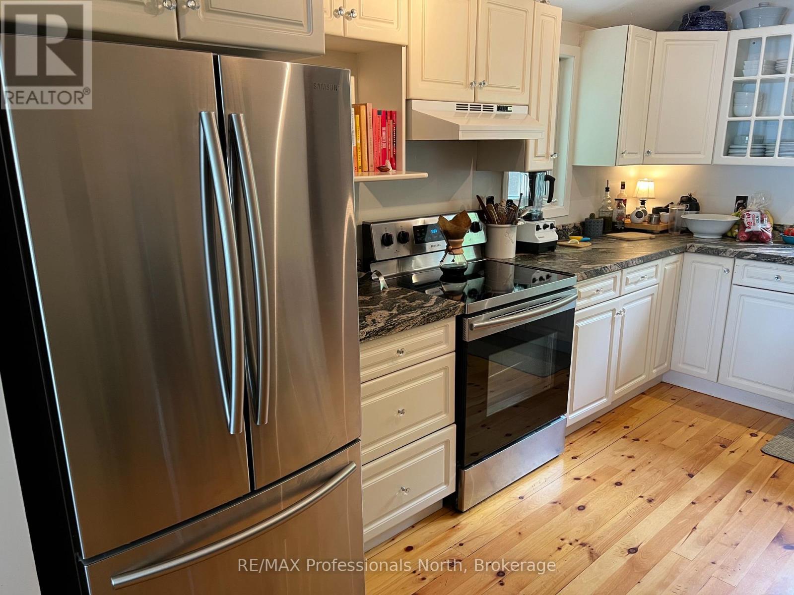 185 Ena Drive, Huntsville, Ontario  P1H 2J4 - Photo 15 - X12931476
