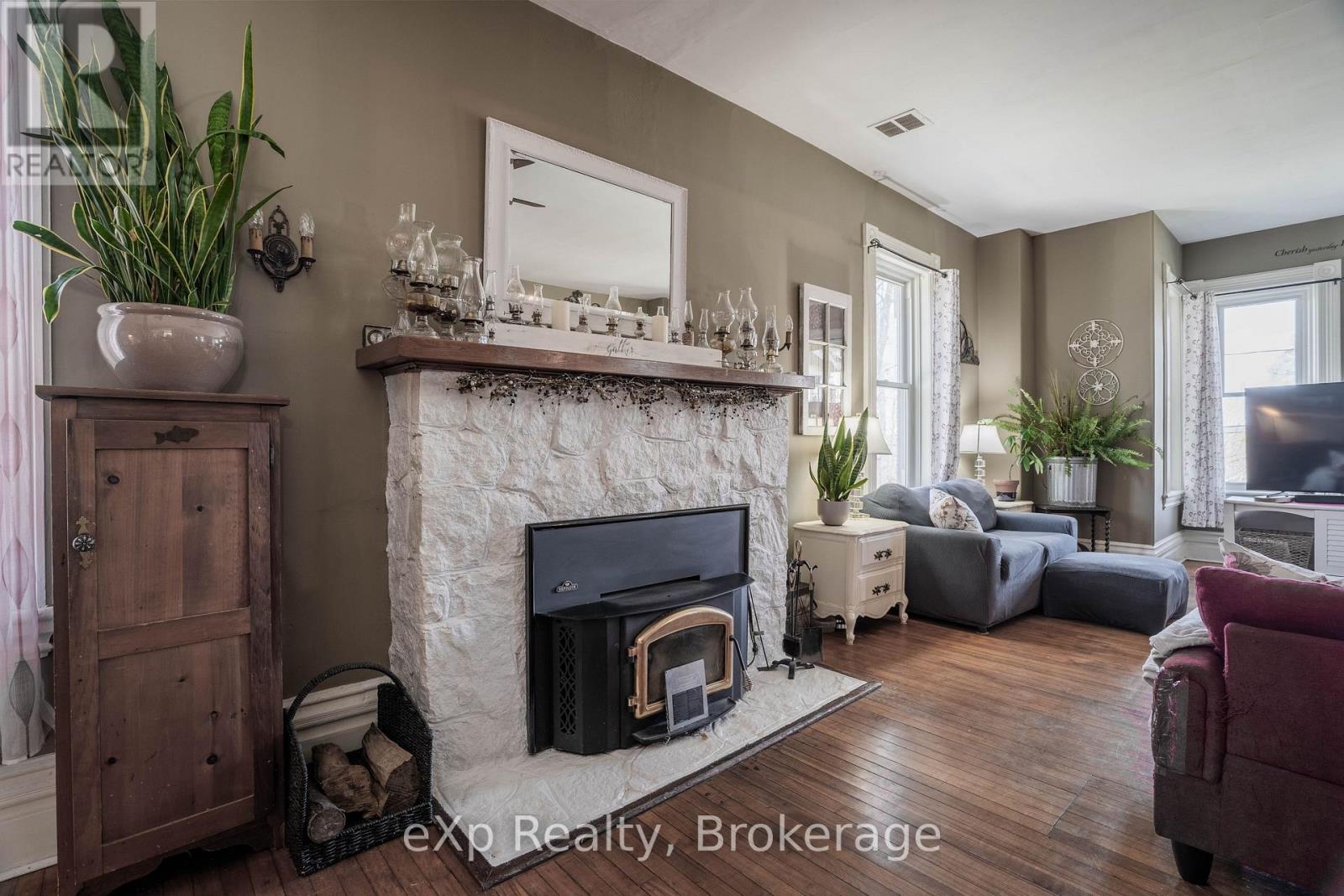352 Berford Street, South Bruce Peninsula, Ontario  N0H 2T0 - Photo 10 - X12934008