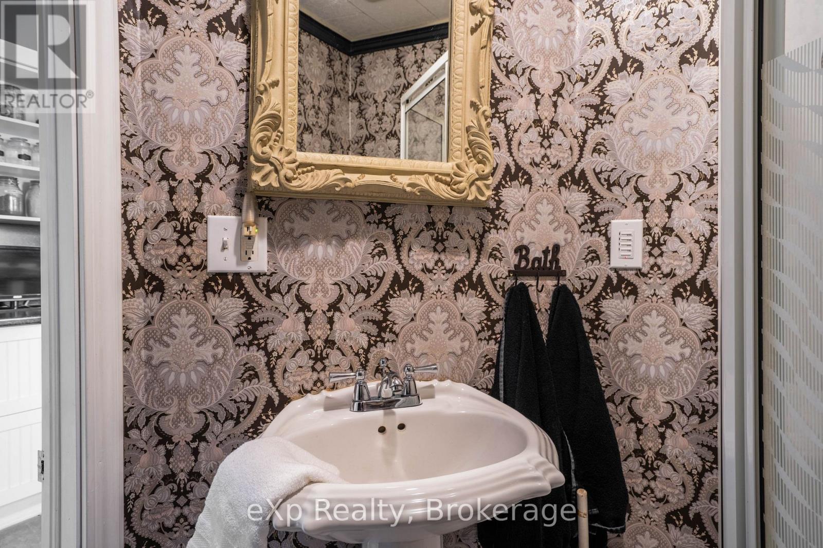 352 Berford Street, South Bruce Peninsula, Ontario  N0H 2T0 - Photo 17 - X12934008