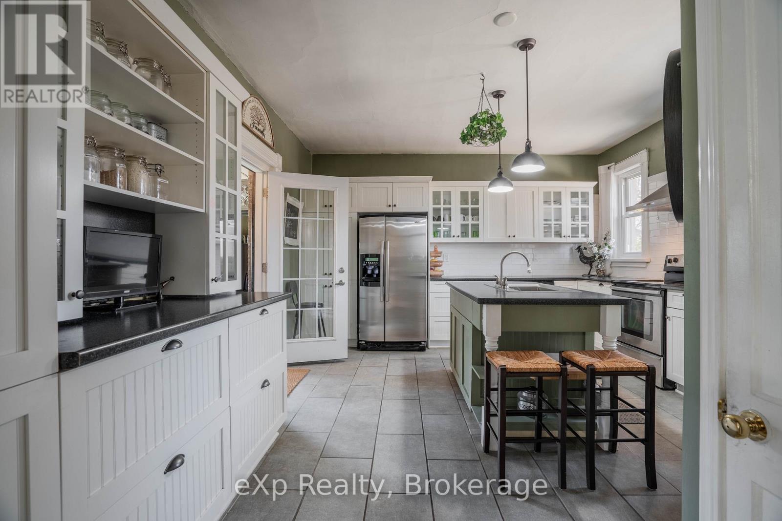 352 Berford Street, South Bruce Peninsula, Ontario  N0H 2T0 - Photo 18 - X12934008