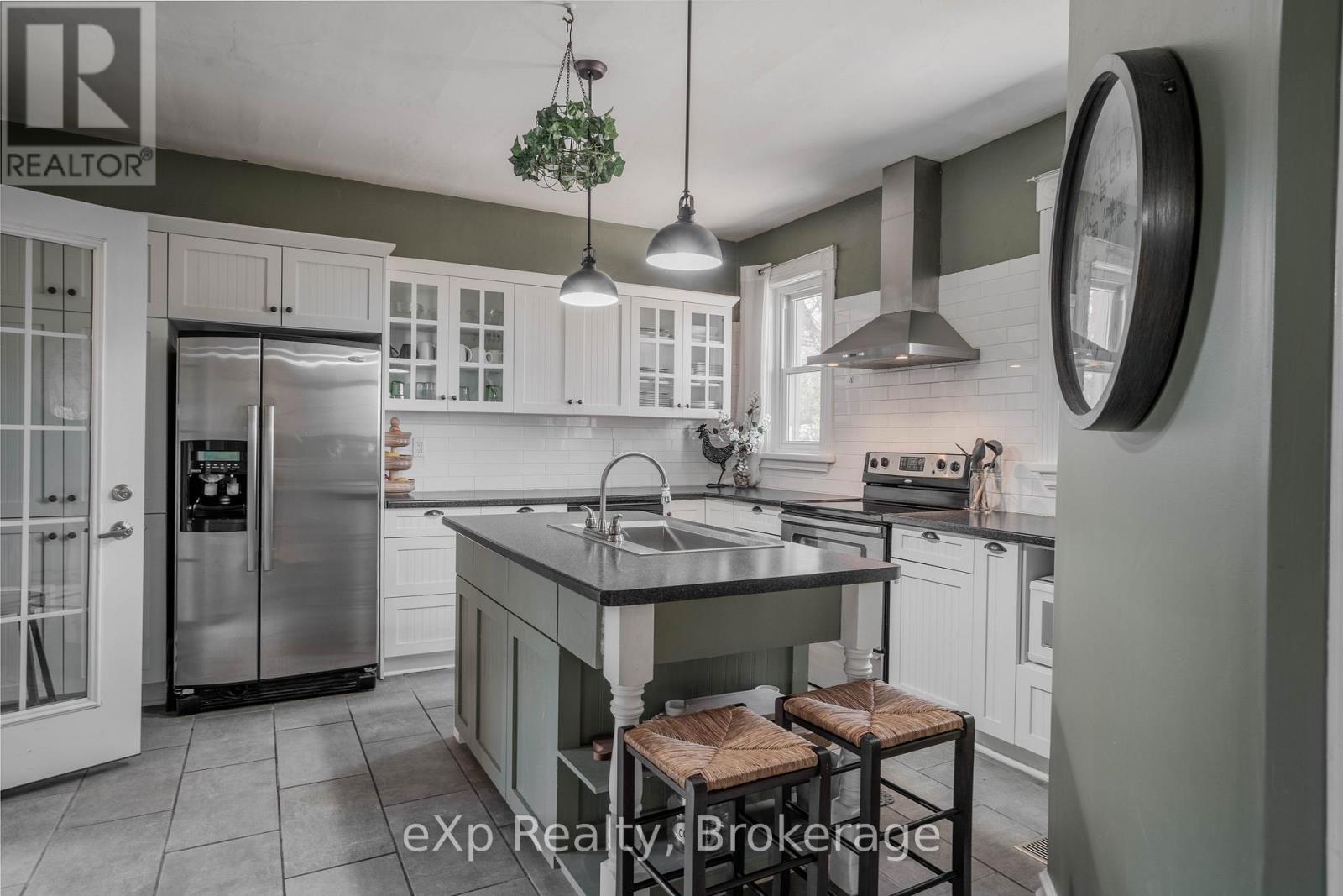 352 Berford Street, South Bruce Peninsula, Ontario  N0H 2T0 - Photo 19 - X12934008