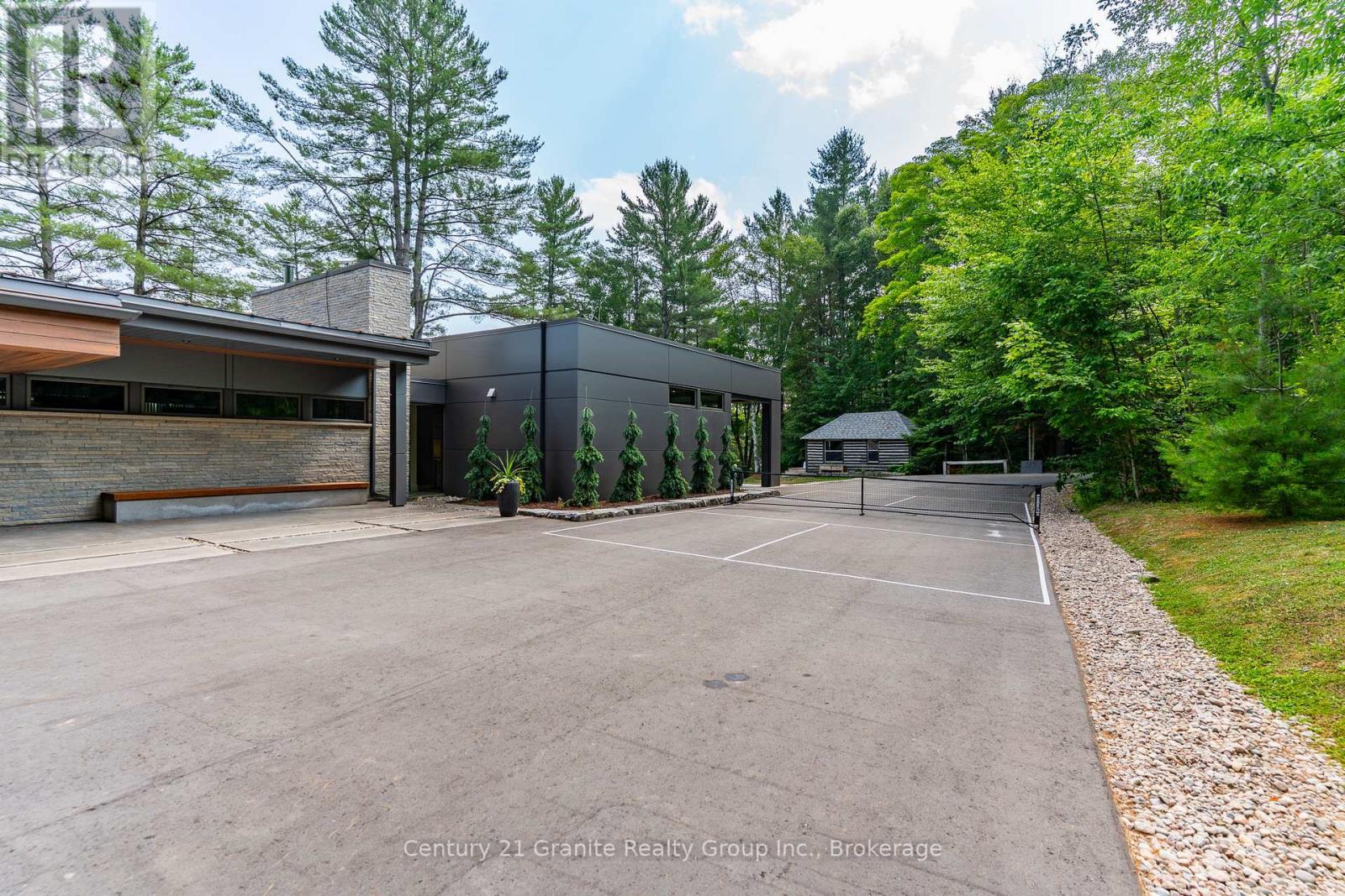 1085 Grace Road, Minden Hills, Ontario  K0M 2K0 - Photo 5 - X12934162