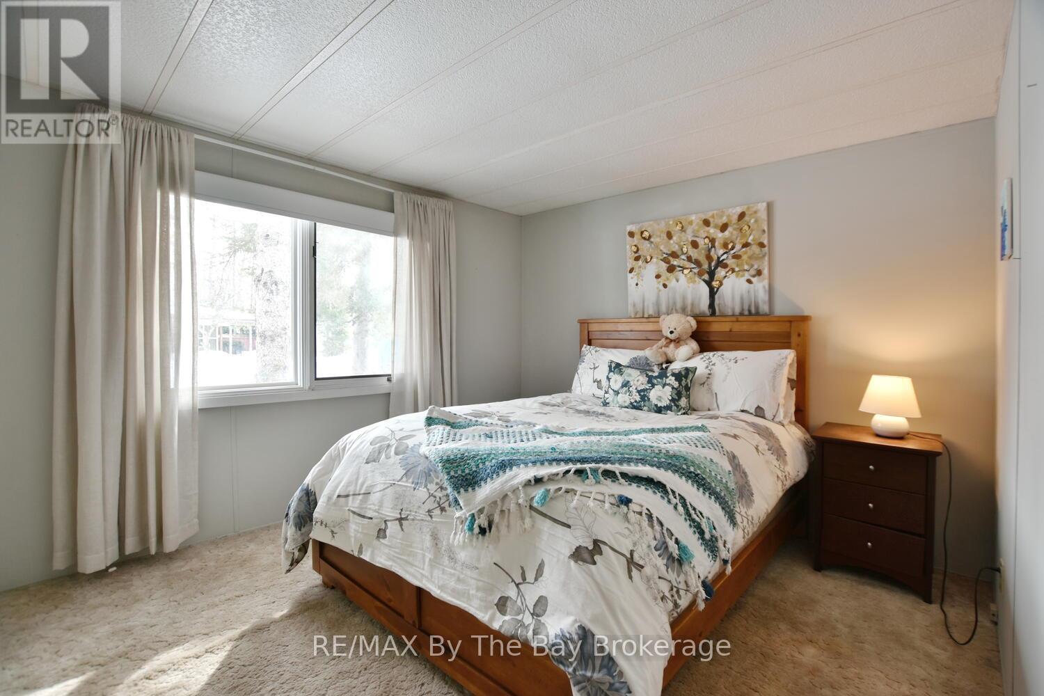15 Carruthers Street S, Wasaga Beach, Ontario  L9Z 1K2 - Photo 15 - S12934442