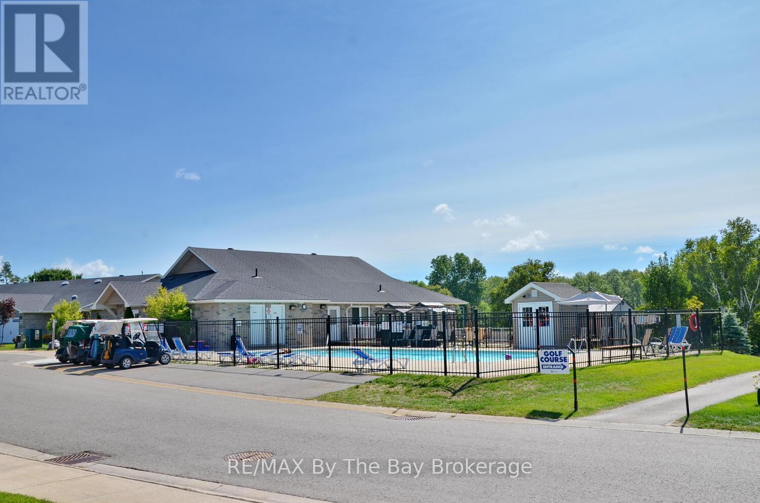 15 Carruthers Street S, Wasaga Beach, Ontario  L9Z 1K2 - Photo 3 - S12934442