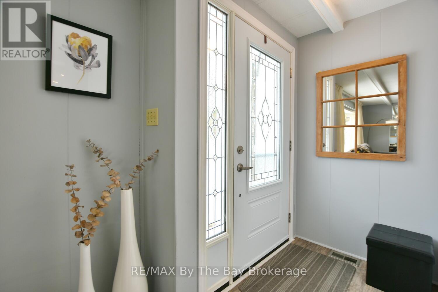 15 Carruthers Street S, Wasaga Beach, Ontario  L9Z 1K2 - Photo 6 - S12934442