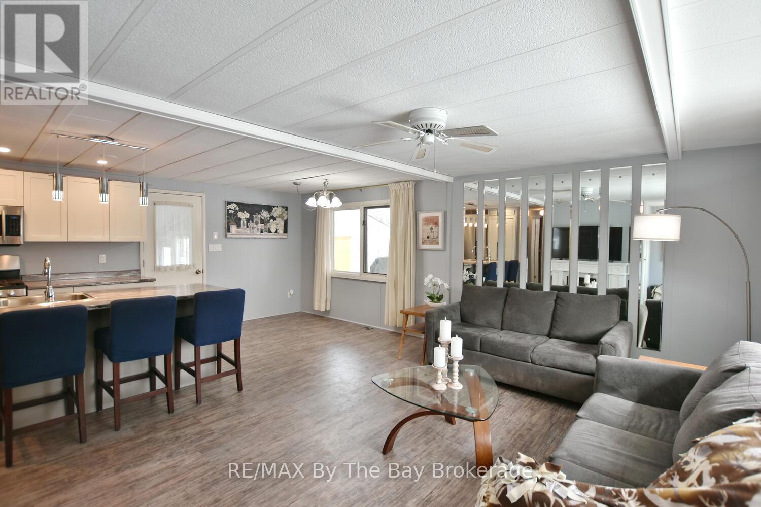 15 Carruthers Street S, Wasaga Beach, Ontario  L9Z 1K2 - Photo 9 - S12934442