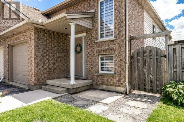 127 Walsh Crescent, Stratford, Ontario  N5A 7X7 - Photo 3 - X12934540