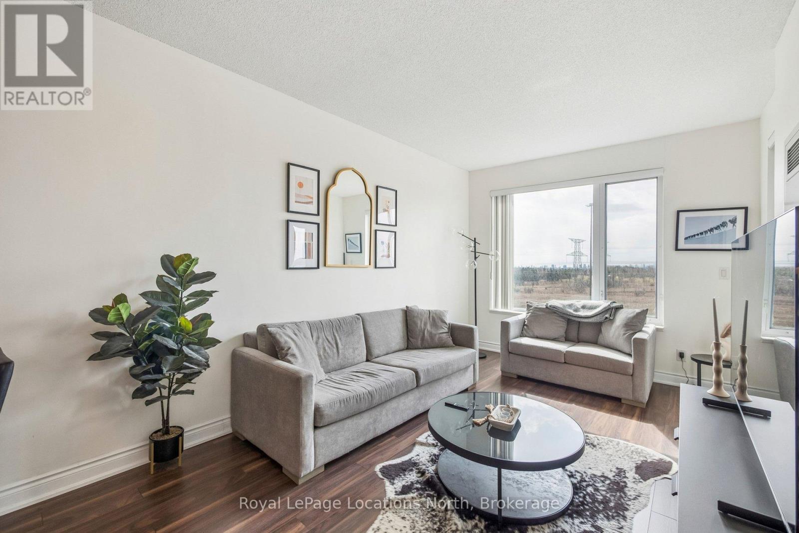 810 - 277 South Park Road, Markham, Ontario  L3T 0B7 - Photo 4 - N12935566