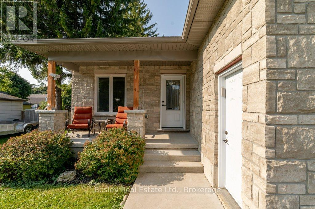 420 Victoria Street, Minto, Ontario  N0G 2P0 - Photo 6 - X12936068