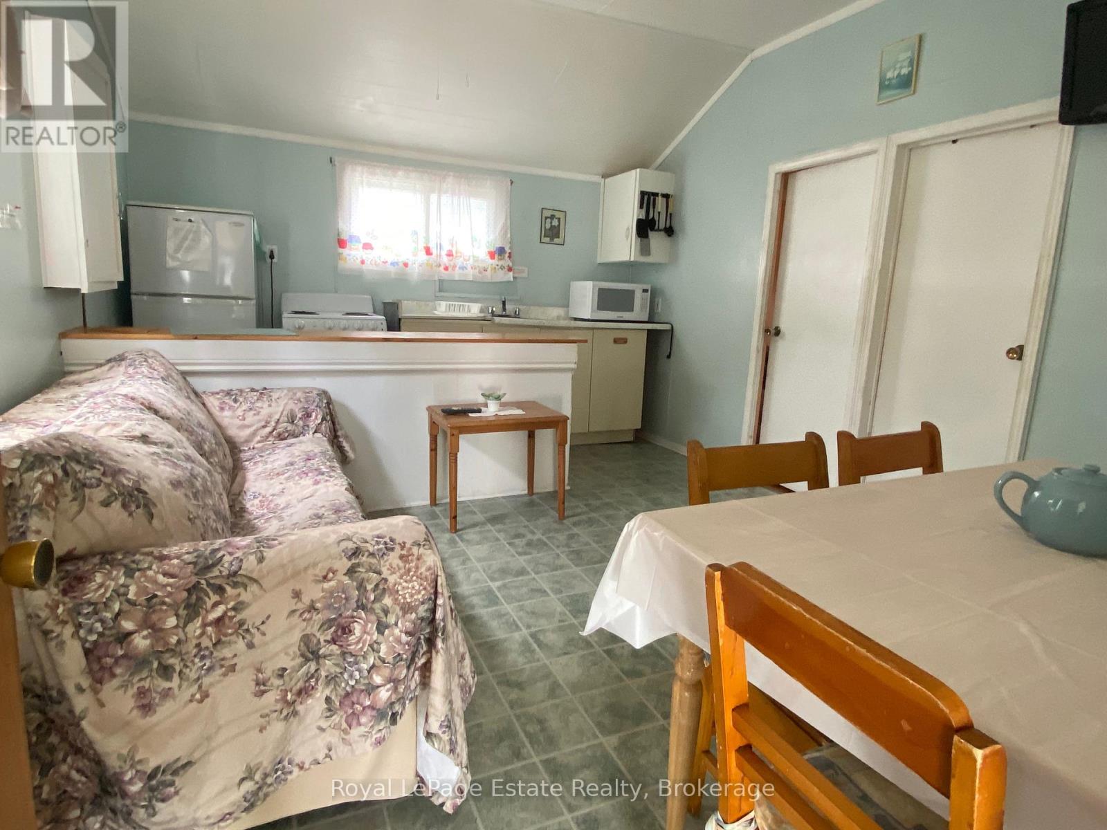 104 Third Avenue N, South Bruce Peninsula, Ontario  N0H 2G0 - Photo 10 - X12936592