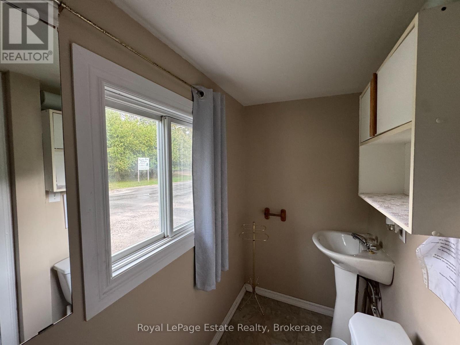 104 Third Avenue N, South Bruce Peninsula, Ontario  N0H 2G0 - Photo 16 - X12936592