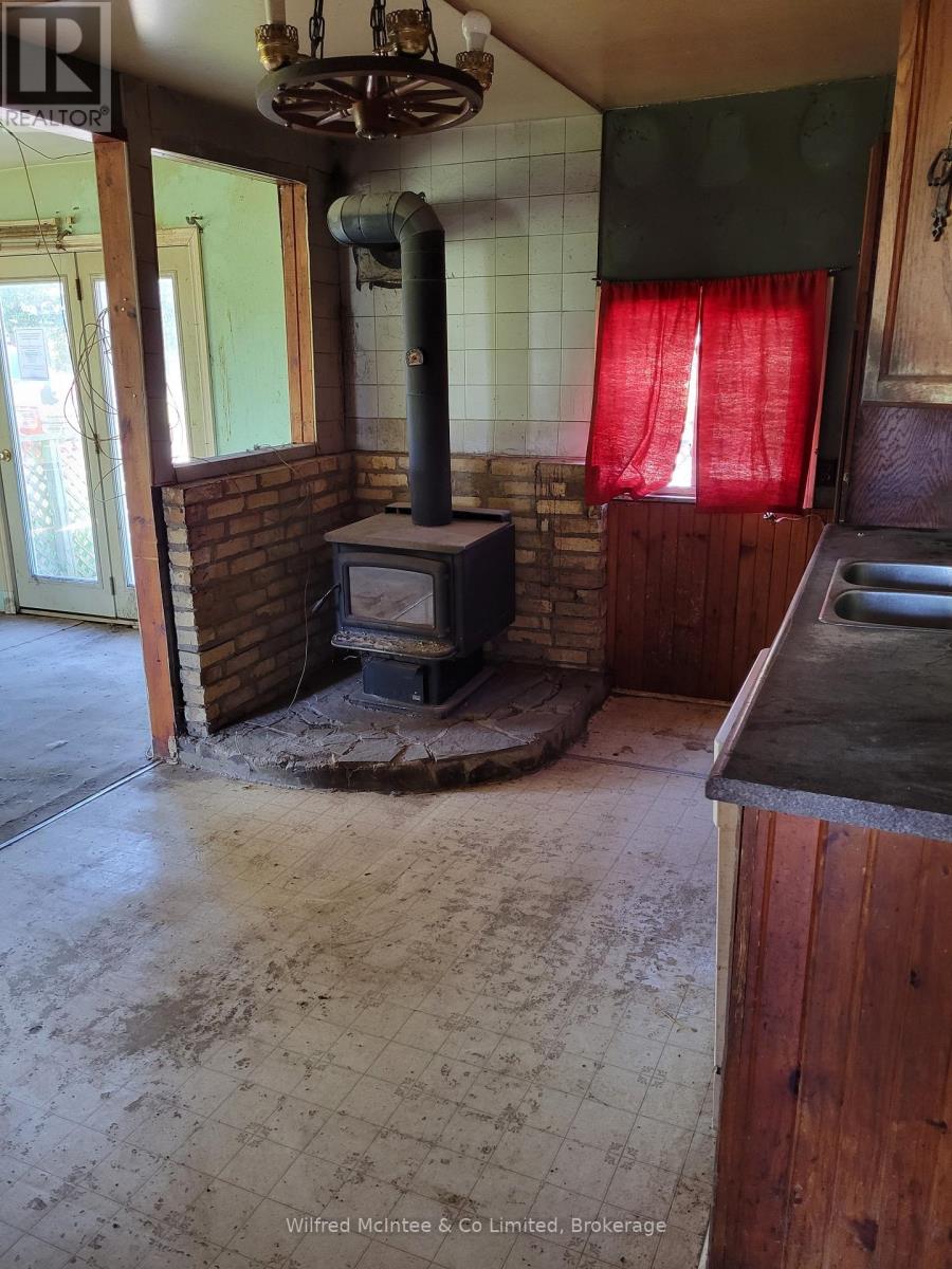 444 Chepstow Road, Brockton, Ontario  N0G 1K0 - Photo 10 - X12937256