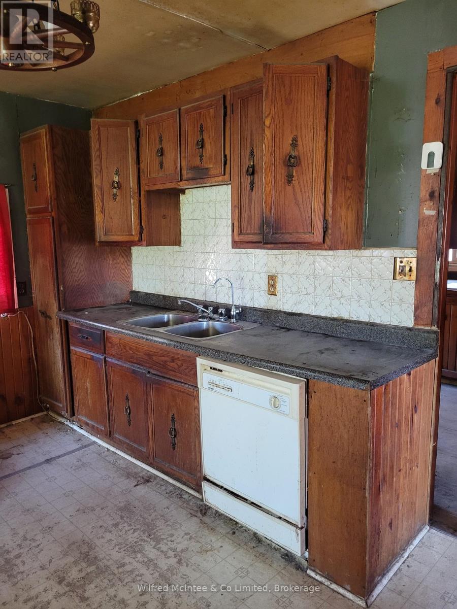 444 Chepstow Road, Brockton, Ontario  N0G 1K0 - Photo 11 - X12937256