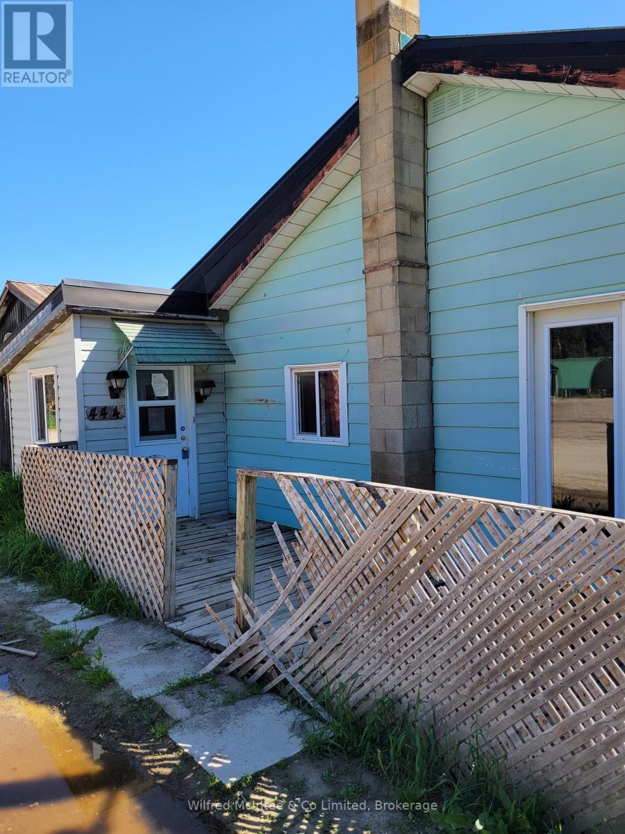 444 Chepstow Road, Brockton, Ontario  N0G 1K0 - Photo 3 - X12937256