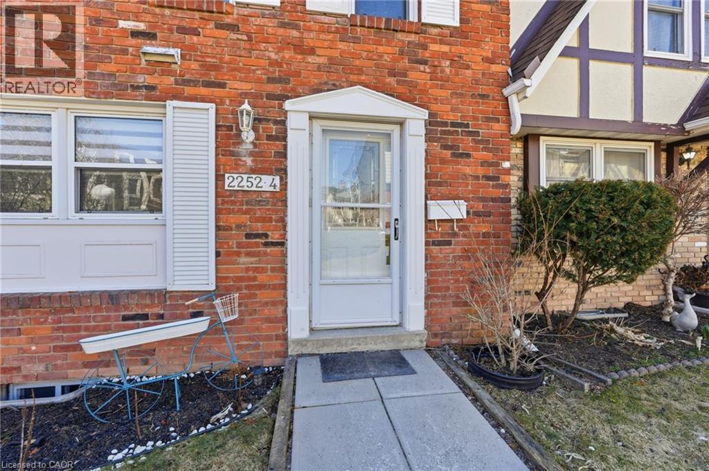 2252 Upper Middle Road Unit# 4, Burlington, Ontario  L7P 2Z9 - Photo 2 - 40816439
