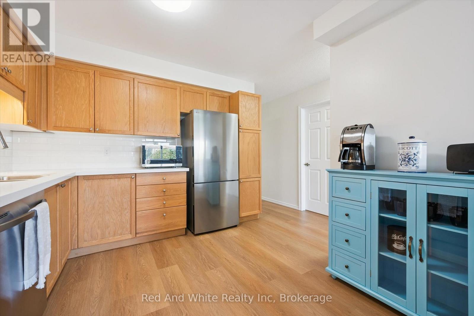 3 - 151 Clairfields Drive E, Guelph, Ontario  N1L 1P5 - Photo 6 - X12940480