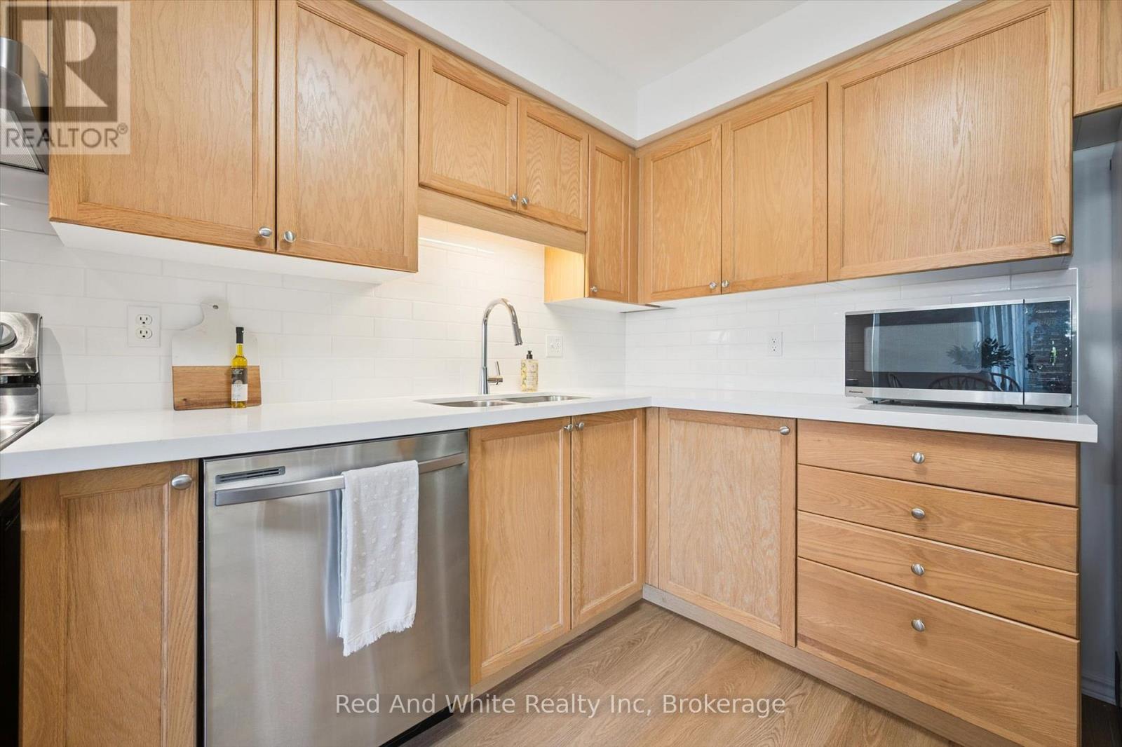 3 - 151 Clairfields Drive E, Guelph, Ontario  N1L 1P5 - Photo 7 - X12940480