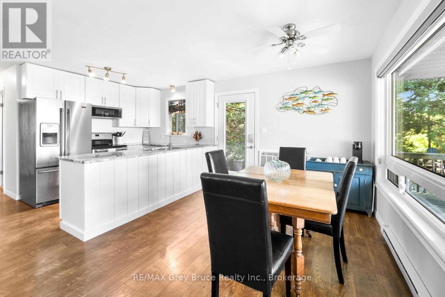 1208 Sunset Drive, South Bruce Peninsula, Ontario  N0H 2T0 - Photo 11 - X12942668