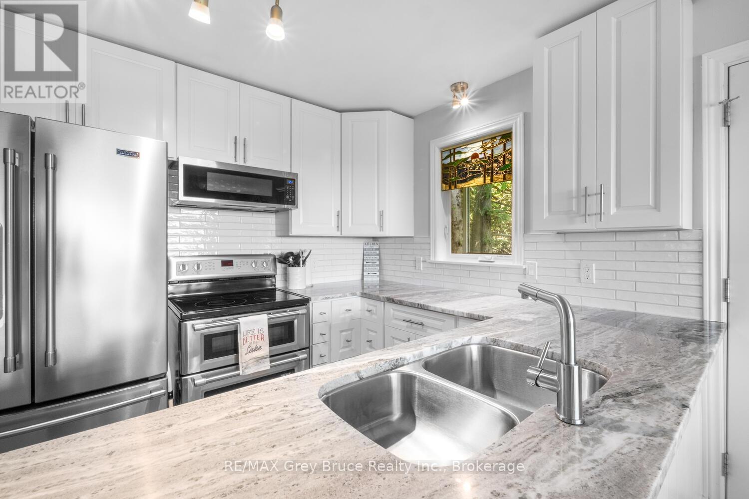 1208 Sunset Drive, South Bruce Peninsula, Ontario  N0H 2T0 - Photo 13 - X12942668