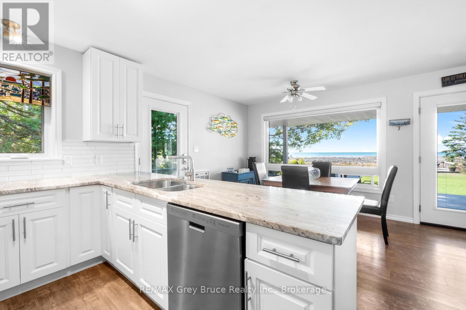 1208 Sunset Drive, South Bruce Peninsula, Ontario  N0H 2T0 - Photo 14 - X12942668