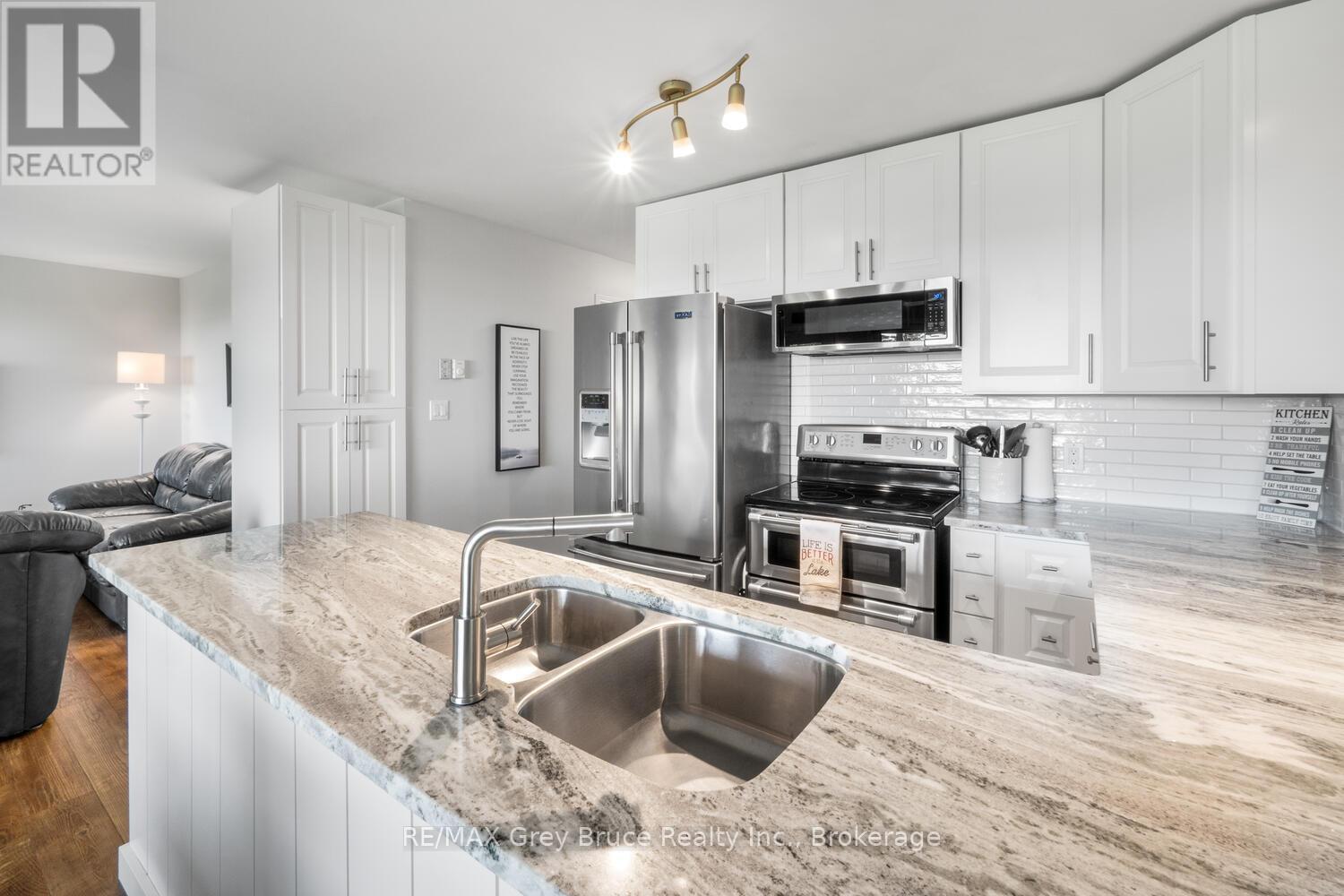 1208 Sunset Drive, South Bruce Peninsula, Ontario  N0H 2T0 - Photo 15 - X12942668