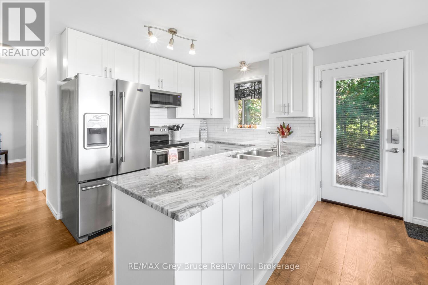 1208 Sunset Drive, South Bruce Peninsula, Ontario  N0H 2T0 - Photo 6 - X12942668