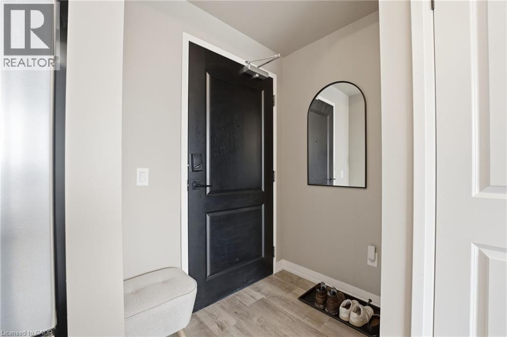 120 Springvalley Crescent Unit# 203, Hamilton, Ontario  L9C 0G2 - Photo 2 - 40816701