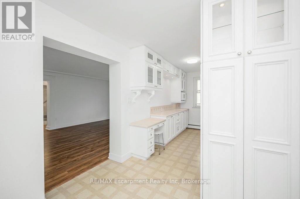 201 - 9 Grant Boulevard, Hamilton, Ontario  L9H 4L5 - Photo 14 - X12947190
