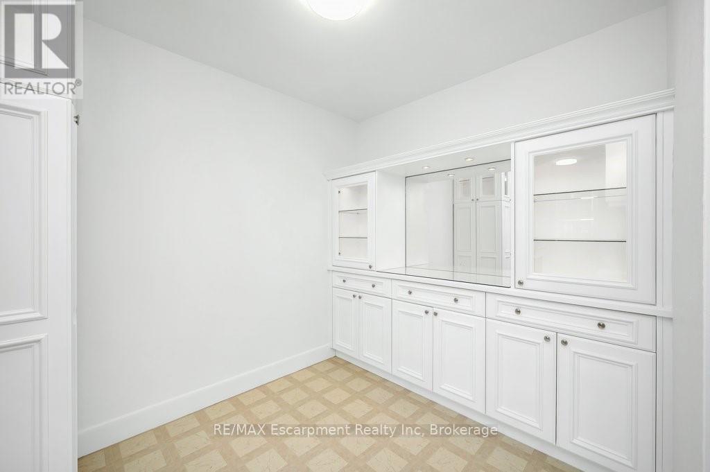 201 - 9 Grant Boulevard, Hamilton, Ontario  L9H 4L5 - Photo 18 - X12947190