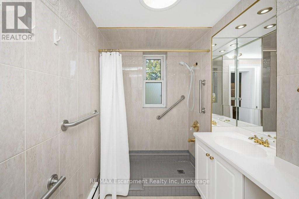 201 - 9 Grant Boulevard, Hamilton, Ontario  L9H 4L5 - Photo 25 - X12947190