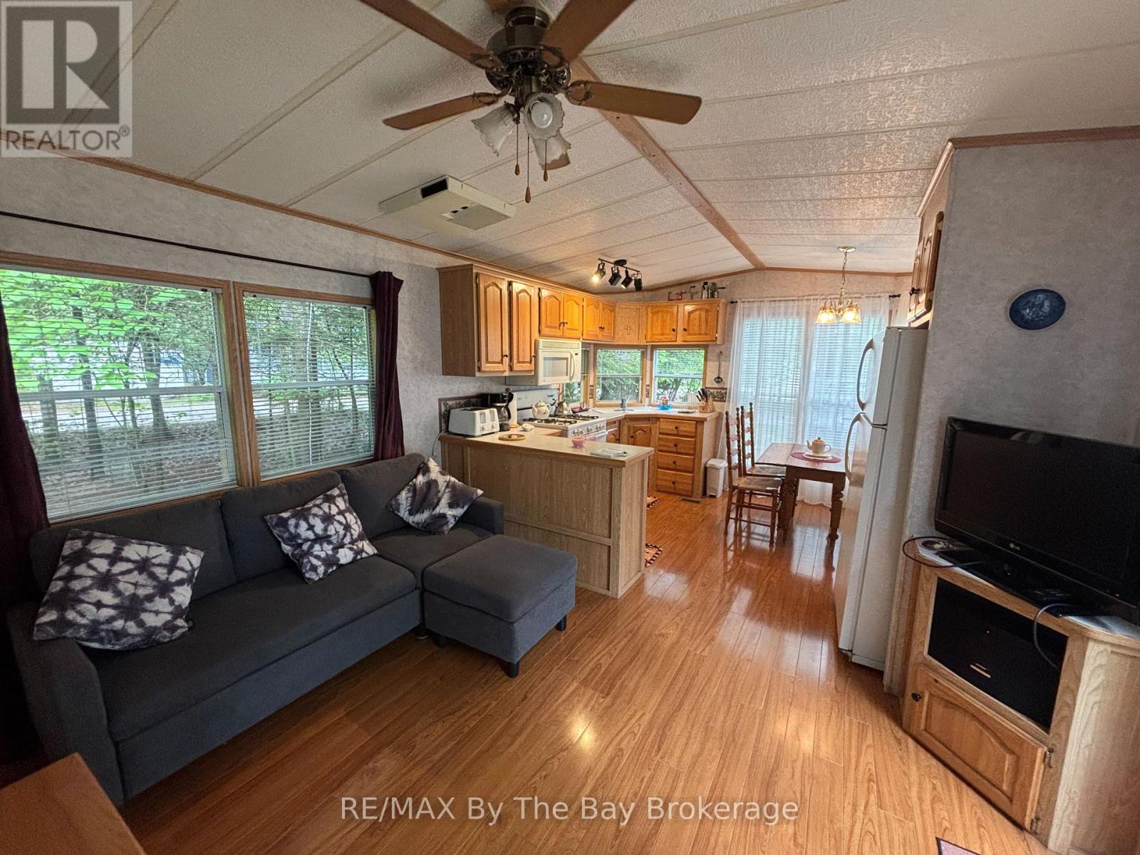 G4 - 85 Theme Park Drive, Wasaga Beach, Ontario  L9Z 1X7 - Photo 12 - S12949140