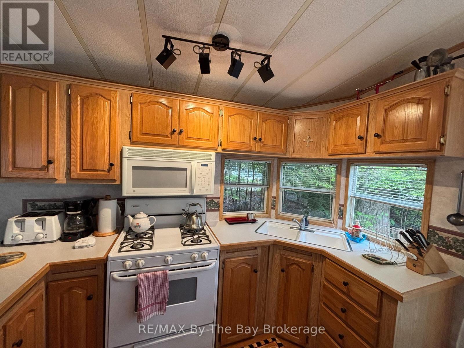 G4 - 85 Theme Park Drive, Wasaga Beach, Ontario  L9Z 1X7 - Photo 16 - S12949140